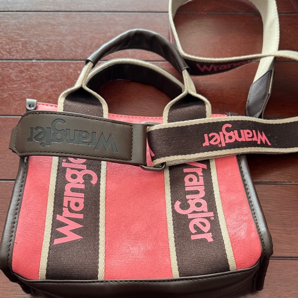 Wrangler Red and Black Crossbody Bag - Picture 4 of 4